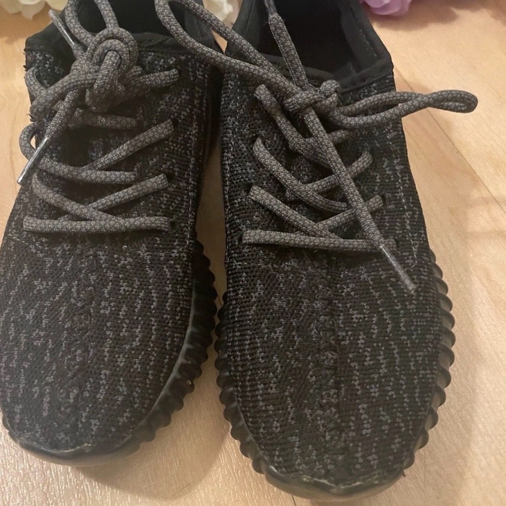 Adidas Yeezy Boost Pirate Black Womens 6.5 Size 5 Mens - Picture 3 of 7